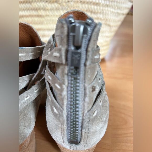 FRYE Women's Naomi Pickstitch Shootie Ankle Boot Ash Grey Suede Size 6 GUC - Picture 7 of 11